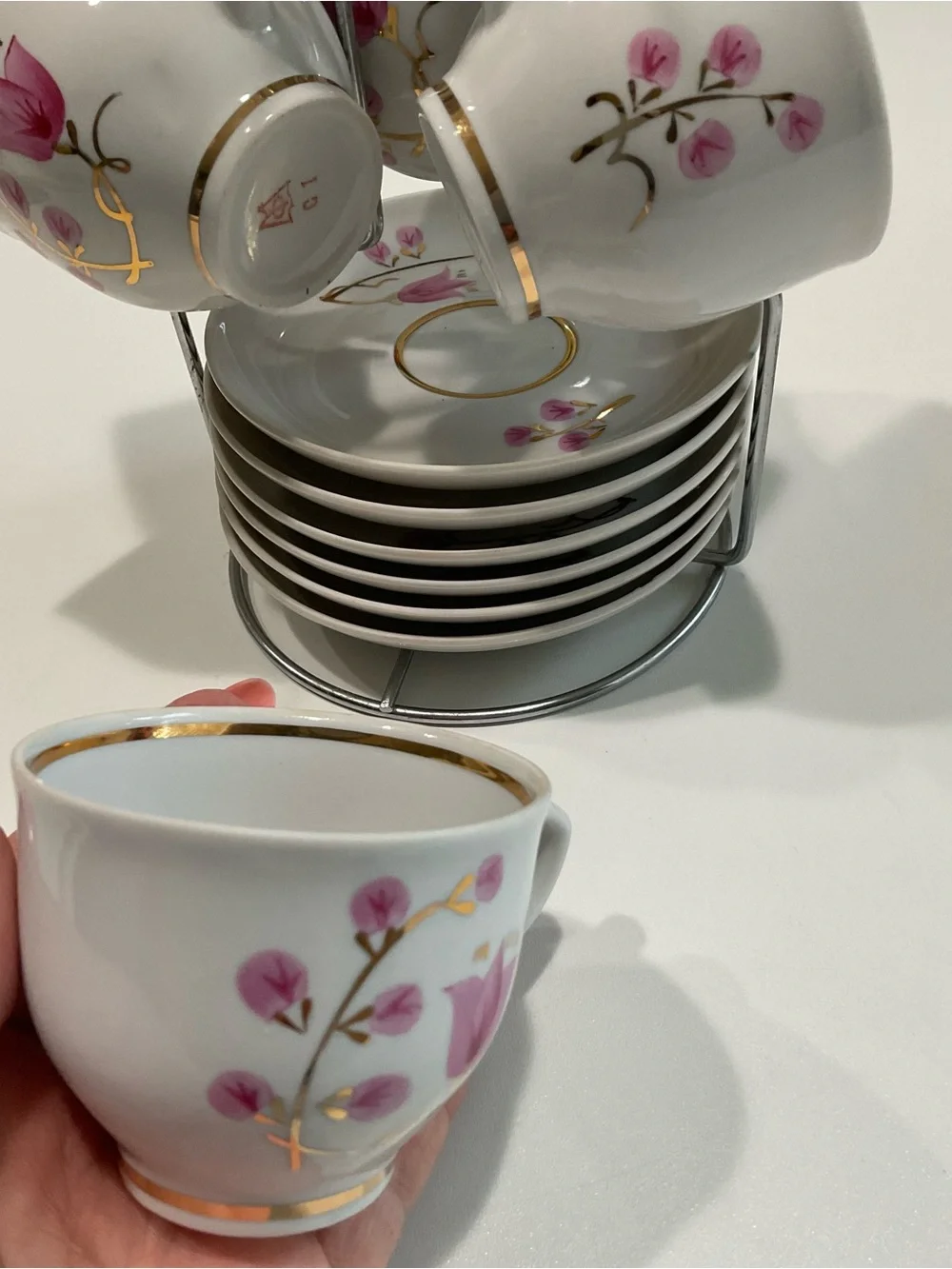 ☀️ NWOT Ceramic Coffee Set on Stand, White/Purple/Gold Trim, 13 Pieces